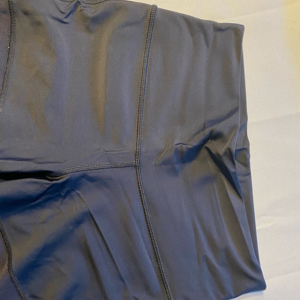 LULULEMON TechMesh ** Discontinued ** Wunder Under - Picture 3 of 11